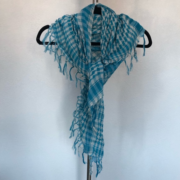 Patterned Fringe Scarf - Picture 4 of 5